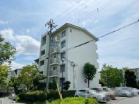 南、北側にバルコニーがあり陽当たり・通風良好！
小・中学校まで徒歩１０分圏内でお子様の通学も安心！
リフォームのご相談無料で承ります！