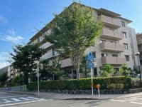 ２０２５年１１月にハウスクリーニング実施！
全居室６帖以上！４階部分につき、眺望・通風良好！
小学校まで徒歩１０分でお子様の通学も安心♪