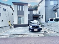 向日市、西京区、南区を専門　ユニバーサルホームサービス洛西口店 ２０２１年１０月建築の築浅物件！
駐車３台可能な４ＬＤＫ！乾太くんあり！前道ゆったり６ｍ！
閑静な住宅地で、小さなお子様のいるご家庭も安心です♪