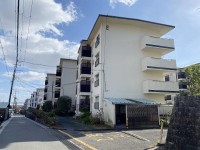 リフォーム歴あり！阪急『西山天王山駅』まで徒歩６分！
南側バルコニーのため、陽当たり良好！
小学校まで徒歩圏内！お子様の通学も安心です♪