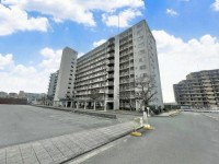 向日市、西京区、南区を専門　ユニバーサルホームサービス洛西口店 南向きバルコニーの為、陽当たり良好！
ＪＲ・阪急まで徒歩１０分圏内で毎日の生活も充実！
現在空室の為、即入居可！