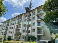 向日市、西京区、南区を専門　ユニバーサルホームサービス洛西口店 南北両面にバルコニーがあり、陽当たり良好☆
ＬＤＫ広々約１７．６帖！全居室収納有！
バス停『洛西高校前』まで徒歩約２分！