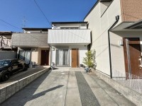 向日市、西京区、南区を専門　ユニバーサルホームサービス洛西口店 阪急「長岡天神」駅まで徒歩１２分！
２０１９年４月築！築浅４ＬＤＫ！
太陽光パネル＆蓄電池付で光熱費を抑えられる！