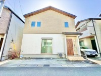 向日市、西京区、南区を専門　ユニバーサルホームサービス洛西口店 ２０１７年７月建築の築浅中古戸建！
前道ゆったり６ｍ！車通りも少なく、駐車もラクラク！
閑静な住宅で住環境良好♪