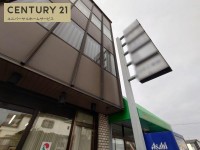 向日市、西京区、南区を専門　ユニバーサルホームサービス洛西口店 ＪＲ奈良線「城陽」駅から徒歩7分♪視認性の高い物件です！
元々、建設会社事務所として利用。建物正面には3台駐車可能です♪