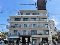 向日市、西京区、南区を専門　ユニバーサルホームサービス洛西口店 阪急『桂駅』まで徒歩１０分！南向き、日当たり・通風良好♪
各居室に収納スペース完備！徒歩圏内に生活施設充実！
南向きバルコニーにつき採光良好！