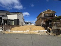 向日市、西京区、南区を専門　ユニバーサルホームサービス洛西口店 建築条件無し土地！お好きなハウスメーカー・工務店で建築可能！
約６０坪の広々！前道もゆったり６ｍ！
南向きにつき日当たり良好なお家が実現可能です♪