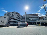 向日市、西京区、南区を専門　ユニバーサルホームサービス洛西口店 阪急『東向日駅』まで徒歩１０分と通勤・通学に便利！
三方向から光が入る為、日当たり・通風・眺望良好！
スーパーやコンビニが徒歩２分圏内で買い物便利♪