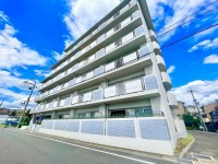 2025年11月リフォーム完成!
5階部分の角部屋につき日当たり・通風大変良好です♪
オートロック付きなのでセキュリティ面も安心!