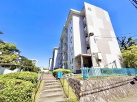 南向きにつき日当たり良好！
居室は４部屋あり、子供部屋や収納部屋にも使えます！
小学校まで徒歩圏内！お子様の通学も安心です！