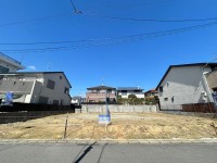 向日市、西京区、南区を専門　ユニバーサルホームサービス洛西口店 阪急『桂駅』まで徒歩９分と通勤・通学に便利な立地！
全３区画！床暖房付き！収納スペース充実！
駐車２台可！南向きで陽当たり・通風良好♪