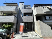 JR「向日町」駅・阪急「東向日」駅まで徒歩11分!
南向きにつき日当たり良好!
小学校まで徒歩3分!お子様の通学も安心です!