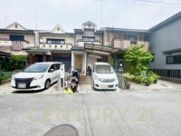向日市、西京区、南区を専門　ユニバーサルホームサービス洛西口店 令和２年８月に大規模リフォーム済！
閑静な住宅地！前面道路６ｍで駐車もラクラク！
小学校が徒歩圏内で通学も安心♪