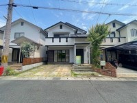 ２０２６年６月栄フォーム完了予定！
駐車２台可能な３ＬＤＫ！全居室に収納がございます！
閑静な住宅地の整形地！前面道路ゆったり６ｍ！