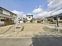 向日市、西京区、南区を専門　ユニバーサルホームサービス洛西口店 北東角地に位置する広々約５２坪の売土地☆
更地渡し！自由設計につき、お好きな間取りで建築可能！
生活施設が徒歩圏内に充実しており、毎日の暮らしに便利な立地！