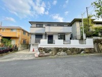 向日市、西京区、南区を専門　ユニバーサルホームサービス洛西口店 収納スペース豊富な５ＬＤＫ！教育施設までも徒歩圏内！
ゆとりの土地５８．９７坪！
住環境の整った閑静な住宅地！２０２６年５月フルリノベーション済み！