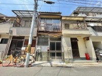 向日市、西京区、南区を専門　ユニバーサルホームサービス洛西口店 ＪＲ「向日町」駅まで徒歩５分・阪急「東向日」駅まで徒歩６分！
イオンモール京都桂川まで徒歩９分！
収益物件としてもオススメ！リフォームのご相談も承ります♪