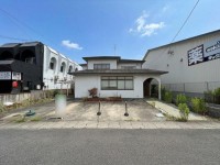 向日市、西京区、南区を専門　ユニバーサルホームサービス洛西口店 建築条件無し売土地につき、お好きな工務店やハウスメーカーで建築可能！
土地広々約１０２坪！
閑静で落ち着いた住環境です♪