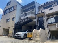向日市、西京区、南区を専門　ユニバーサルホームサービス洛西口店 全居室６帖以上の３ＬＤＫ！
閑静な住宅地！前道広々６ｍで駐車もラクラク♪
商業施設多数が徒歩圏内にあり生活に便利な立地！
