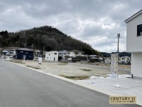 向日市、西京区、南区を専門　ユニバーサルホームサービス洛西口店 全１８区画の分譲地！
前面道路６ｍ以上で駐車もラクラク！
建築条件無し売土地につき、お好きなハウスメーカー・工務店で建築可能！