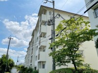 向日市、西京区、南区を専門　ユニバーサルホームサービス洛西口店 ２０１７年５月リフォーム済！とても丁寧にお使いです☆
南北両面バルコニーで陽当たり・通風良好！
全居室収納スペース付きの３ＬＤＫ！