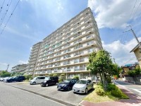 向日市、西京区、南区を専門　ユニバーサルホームサービス洛西口店 【フルリノベーションお渡し】
ＪＲ「長岡京」駅まで徒歩１１分！小学校まで徒歩６分！
周辺施設も徒歩圏内に充実！通勤・通学・お出かけに便利な立地です♪


