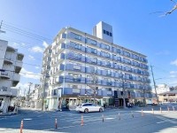 向日市、西京区、南区を専門　ユニバーサルホームサービス洛西口店 京福「北野白梅町」駅まで徒歩６分！
南西角部屋の為、陽当り・通風良好◎
専有面積広々１１５．２７平米！ペット飼育可能！（規約有）