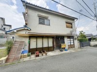 向日市、西京区、南区を専門　ユニバーサルホームサービス洛西口店 阪急「西山天王山」駅まで徒歩１０分！
建築条件無土地！お好きなハウスメーカー・工務店で建築可能！
南向きにつき陽当たり良好！土地広々約９４坪！