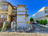 向日市、西京区、南区を専門　ユニバーサルホームサービス洛西口店 建築条件無し土地！お好きなハウスメーカー・工務店で建築可能♪
小学校・中学校まで徒歩５分！お子様の通学も安心の立地！
周辺生活施設が充実！(スーパーや飲食店)