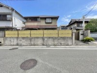 向日市、西京区、南区を専門　ユニバーサルホームサービス洛西口店 ～ハウスメーカー施工 軽量鉄骨の一戸建て～
全居室６帖以上の６ＤＫ！阪急『西山天王山』駅まで徒歩１０分！
北側・東側・南側に建物が無く、陽当たり・開放感あり！