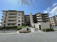 向日市、西京区、南区を専門　ユニバーサルホームサービス洛西口店 南向き最上階ならではの日光に包まれる住まい♪
屋上バルコニーからの心地よい眺望！
車通りの少ない閑静な住宅地でお子様も安心！