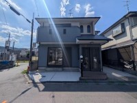 向日市、西京区、南区を専門　ユニバーサルホームサービス洛西口店 ２０２６年８月末にフルリフォーム完成！南東角地で陽当たり・風通し良好！
全居室６帖以上の４ＬＤＫ！駐車場はカーポート付き♪
教育施設やスーパーが徒歩１０分圏内！