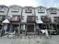 向日市、西京区、南区を専門　ユニバーサルホームサービス洛西口店 駐車スペース有り！前道広々約６メートルあり、駐車もラクラク♪
二面バルコニーにつき通風良好！
小・中学校まで徒歩圏内！お子様の通学も安心です！